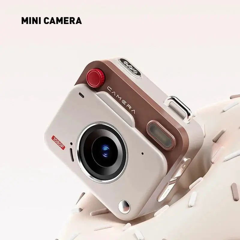 Must Have Retro CCD Mini Digital Camera Keychain With 1.77 Inch HD Video - stepyours.com