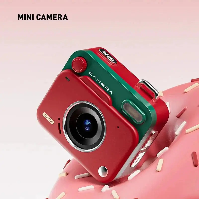 Must Have Retro CCD Mini Digital Camera Keychain With 1.77 Inch HD Video - stepyours.com