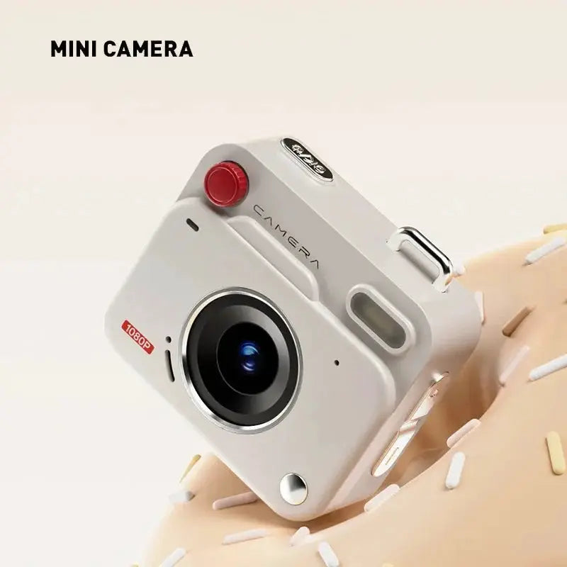 Must Have Retro CCD Mini Digital Camera Keychain With 1.77 Inch HD Video - stepyours.com